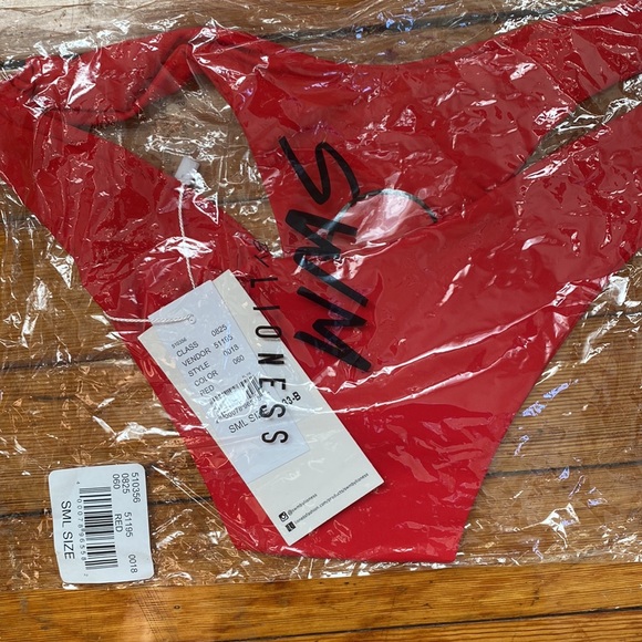 NWOT Solid red seamless cheeky bikini bottoms - Picture 4 of 4